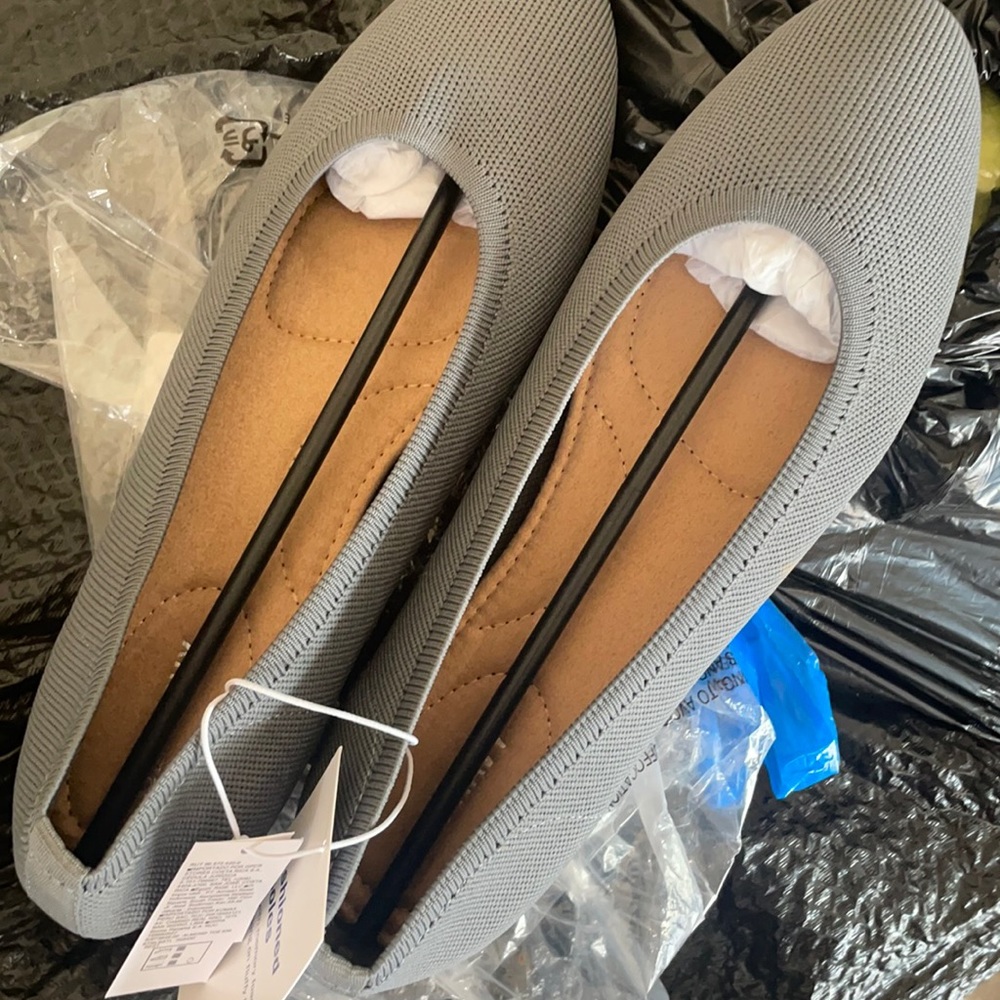 Flat shoes